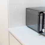 Hyde Park Apartment - 5 Sleeps - Parking