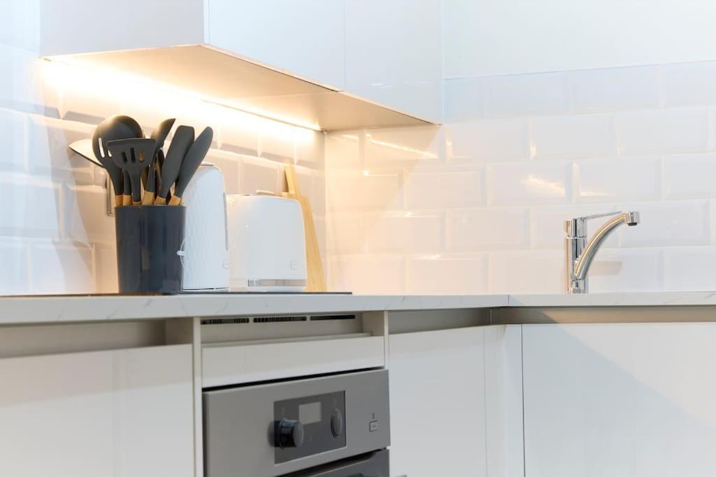 Hyde Park - 5 Sleeps - Parking Apartament